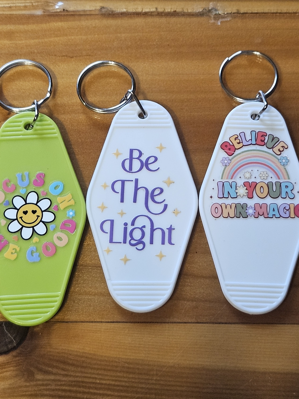 Brand New Handmade Vintage Motel Key Keychains Greem & White